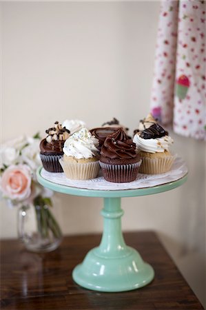 Allergy-friendly cupcakes on cakestand Stock Photo - Premium Royalty-Free, Code: 614-08148356