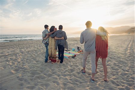 simsearch:614-05557077,k - Group of friends standing on beach, hugging, rear view Stock Photo - Premium Royalty-Free, Code: 614-08202231