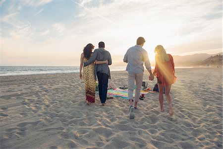 simsearch:614-05557077,k - Two young couples walking along beach, rear view Stock Photo - Premium Royalty-Free, Code: 614-08202232
