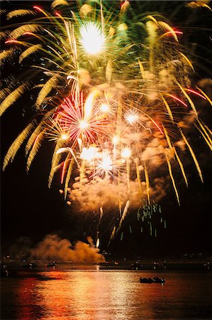simsearch:614-06719755,k - Fireworks exploding over water, Bainbridge Island, Washington, USA Stock Photo - Premium Royalty-Free, Code: 614-08202359