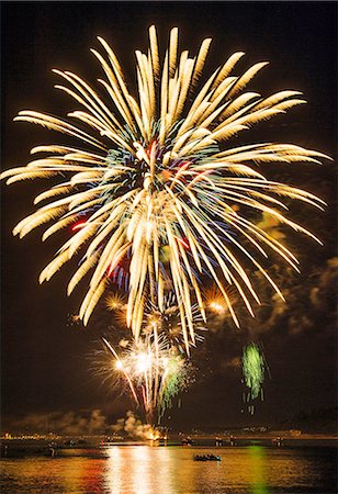 simsearch:614-06719755,k - Fireworks exploding over water, Bainbridge Island, Washington, USA Stock Photo - Premium Royalty-Free, Code: 614-08202360
