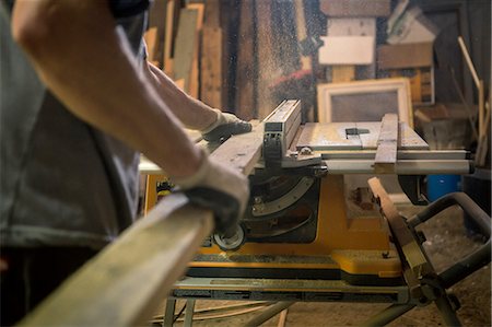 simsearch:6115-07109879,k - Wood artist in workshop, using woodworking machinery, mid section Stock Photo - Premium Royalty-Free, Code: 614-08307925