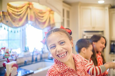 simsearch:614-07806393,k - Portrait of happy girl with brother and sister in kitchen Stock Photo - Premium Royalty-Free, Code: 614-08392563