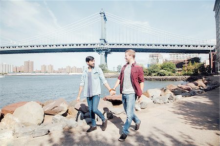 simsearch:614-02613435,k - Male couple strolling on riverside by Manhattan Bridge, New York, USA Stock Photo - Premium Royalty-Free, Code: 614-08535701