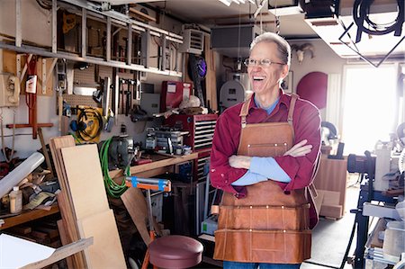 senior man man - Portrait of happy senior man in his carpentry workshop Photographie de stock - Premium Libres de Droits, Code: 614-08578709