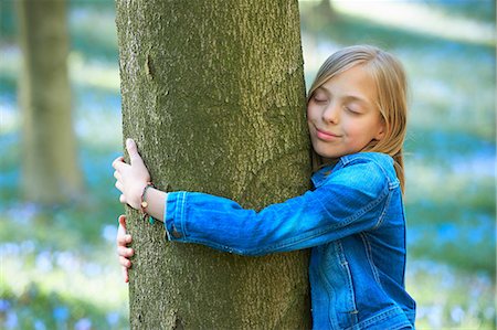 pretty - Girl hugging tree in bluebell forest, Hallerbos, Brussels, Belgium Stock Photo - Premium Royalty-Free, Code: 614-08578828