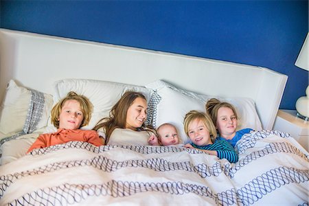 five (quantity) - Brothers and sister side by side in bed together Stock Photo - Premium Royalty-Free, Code: 614-08641377