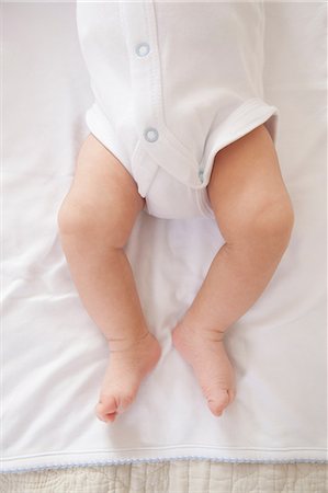 simsearch:614-07031850,k - Waist down of baby boy wearing romper suit Stock Photo - Premium Royalty-Free, Code: 614-08684708