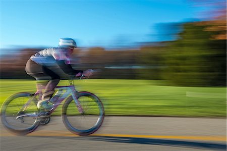 simsearch:649-08900720,k - Blurred motion side view of cyclist cycling Stock Photo - Premium Royalty-Free, Code: 614-08684817