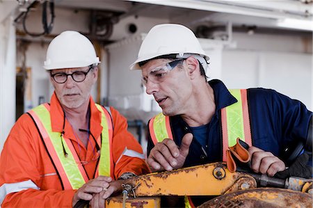 Engineers in discussion on oil rig Stock Photo - Premium Royalty-Free, Code: 614-08720703