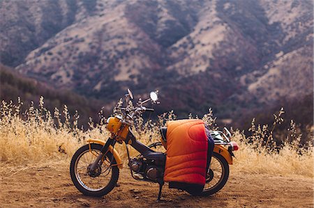 Motorbike with blanket over seat, Sequoia National Park, California, USA Photographie de stock - Premium Libres de Droits, Code: 614-08768434