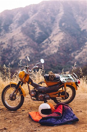 Motorbike with sleeping bag beside it, Sequoia National Park, California, USA Photographie de stock - Premium Libres de Droits, Code: 614-08768435