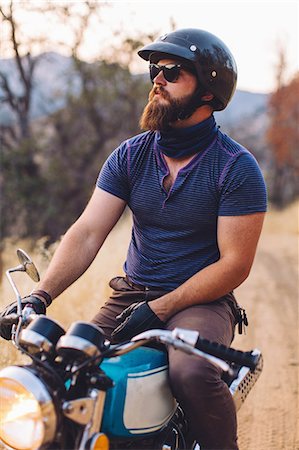 Man sitting on motorbike, looking at view, Sequoia National Park, California, USA Photographie de stock - Premium Libres de Droits, Code: 614-08768438