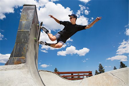 simsearch:649-07710443,k - Young man skateboarding in skate park ramp, Mammoth Lakes, California, USA Stock Photo - Premium Royalty-Free, Code: 614-08768455