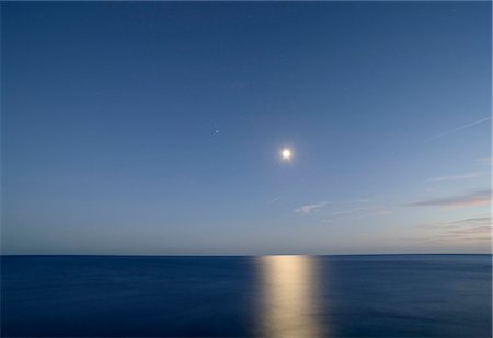 simsearch:633-06322603,k - The sea, moon, stars in Tuscany at night Stock Photo - Premium Royalty-Free, Code: 614-08865863