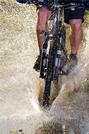 simsearch:614-06624830,k - Mountain biker riding through water. Stock Photo - Premium Royalty-Free, Code: 614-08866669