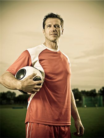 simsearch:649-06433566,k - Male football player portrait Photographie de stock - Premium Libres de Droits, Code: 614-08867413
