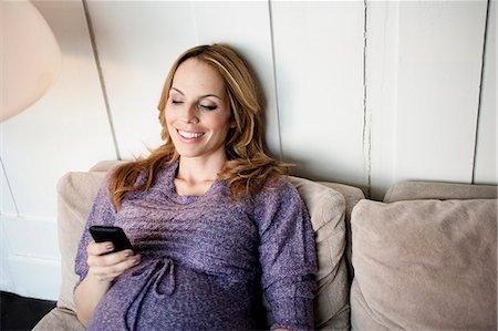 simsearch:614-02985269,k - Pregnant woman typing on mobile Stock Photo - Premium Royalty-Free, Code: 614-08867619