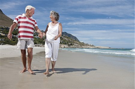 simsearch:649-07438003,k - Older couple walking together on beach Stock Photo - Premium Royalty-Free, Code: 614-08867742