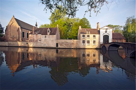 Houses built on village canal Stock Photo - Premium Royalty-Free, Code: 614-08868048