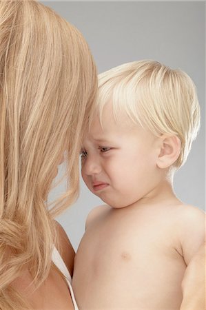 simsearch:6113-07543205,k - Mother holding crying baby boy Stock Photo - Premium Royalty-Free, Code: 614-08869467