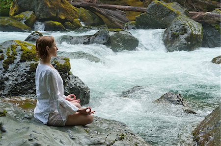 simsearch:614-08065889,k - Woman meditating on rock by water Stock Photo - Premium Royalty-Free, Code: 614-08874149