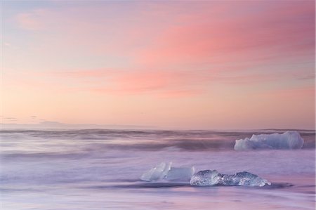 simsearch:614-06814364,k - Icebergs on beach at dusk, Jokulsarlon, Iceland Stock Photo - Premium Royalty-Free, Code: 614-08876019