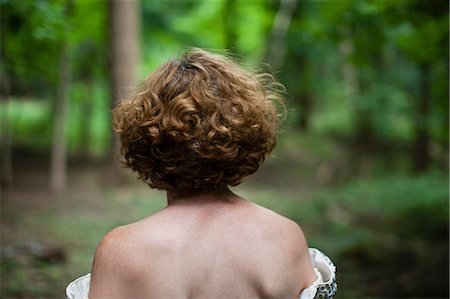 simsearch:614-06896619,k - Close up of woman in forest Foto de stock - Sin royalties Premium, Código: 614-08876029