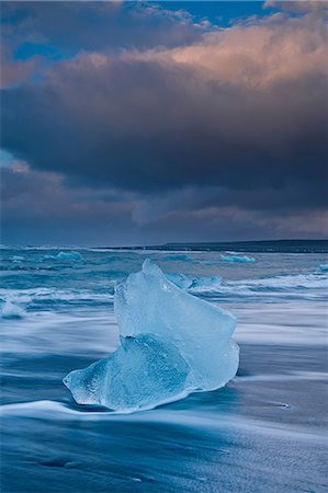 simsearch:633-06322603,k - Icebergs on beach and stormy sky, Jokulsarlon, Iceland Stock Photo - Premium Royalty-Free, Code: 614-08876020