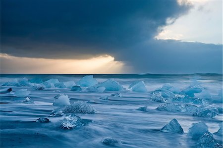 simsearch:614-06814364,k - Icebergs on beach with stormy sky, Jokulsarlon, Iceland Stock Photo - Premium Royalty-Free, Code: 614-08876021