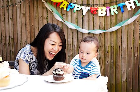 Mother and baby boy smiling with birthday cake Stock Photo - Premium Royalty-Free, Code: 614-08876088