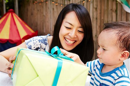Mother giving baby boy a birthday present Stock Photo - Premium Royalty-Free, Code: 614-08876096