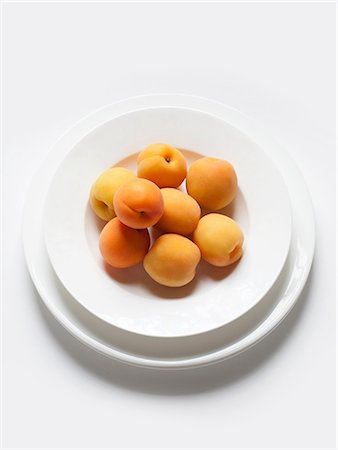 Still life with bowl of apricots Photographie de stock - Premium Libres de Droits, Code: 614-08876145