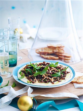 Plate of minced lamb and chickpea with herb garnish Stock Photo - Premium Royalty-Free, Code: 614-08876348