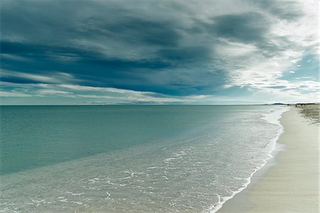 simsearch:633-06322603,k - Tranquil beach, Montpellier, France Stock Photo - Premium Royalty-Free, Code: 614-08876451