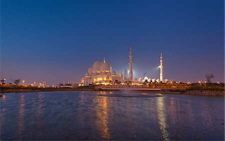 simsearch:649-07710289,k - Sheikh Zayed Mosque at night, Abu Dhabi, United Arab Emirates Stock Photo - Premium Royalty-Free, Code: 614-08876634