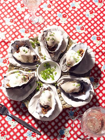 Overhead view of table with plate of champagne oysters Stock Photo - Premium Royalty-Free, Code: 614-08877025