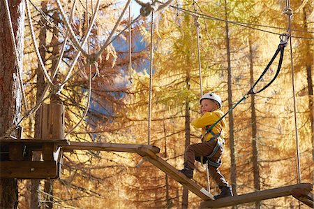 simsearch:614-07031875,k - Young boy climbing in forest, attached to high line rope Foto de stock - Sin royalties Premium, Código: 614-08877188