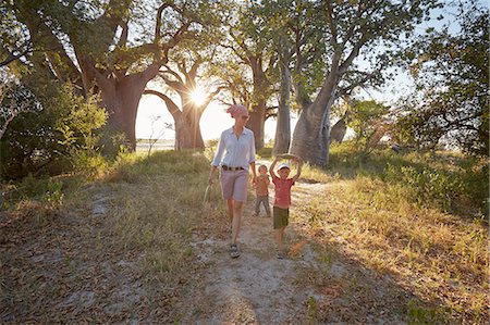 simsearch:649-08306780,k - Mother and sons enjoying view, Nxai Pan National Park, Kalahari Desert, Africa Stock Photo - Premium Royalty-Free, Code: 614-08877445