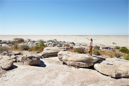 Mother and son on rock, Kubu Island, Makgadikgadi Pan, Botswana, Africa Foto de stock - Sin royalties Premium, Código: 614-08877443