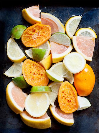simsearch:614-01088098,k - Stack of squeezed oranges, with sliced grapefruit lime and lemons Stock Photo - Premium Royalty-Free, Code: 614-08877473