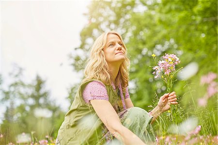 simsearch:649-08924209,k - Portrait of mature woman picking wild flowers in meadow Stock Photo - Premium Royalty-Free, Code: 614-08877764