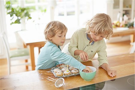 relationship (client) - Boys making cupcakes in kitchen Stock Photo - Premium Royalty-Free, Code: 614-08877806