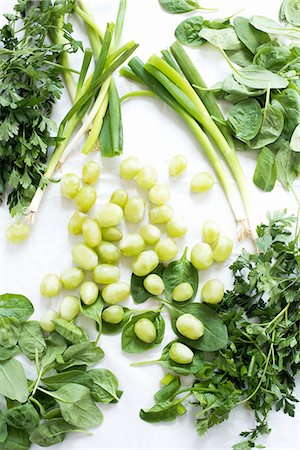 simsearch:614-01088098,k - Still life of herbs, grapes and spring onions Stock Photo - Premium Royalty-Free, Code: 614-08878284