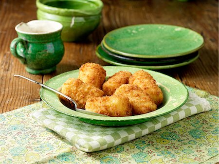 simsearch:614-01088098,k - Potato croquettes in green vintage bowl Stock Photo - Premium Royalty-Free, Code: 614-08878432