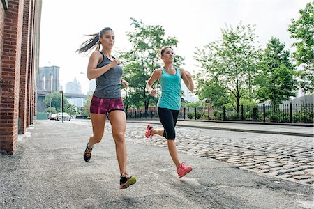 runner female - Young women running in Dumbo, Brooklyn, New York, USA Stock Photo - Premium Royalty-Free, Code: 614-08878692