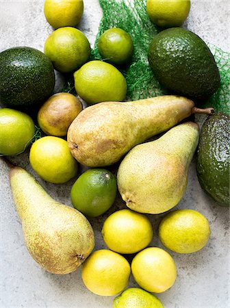 simsearch:614-01088098,k - Overhead view of yellow and green colour fruits Stock Photo - Premium Royalty-Free, Code: 614-08879097