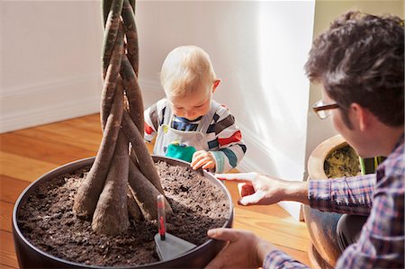 simsearch:6116-07236010,k - Father and baby boy with potted plant Stock Photo - Premium Royalty-Free, Code: 614-08870749