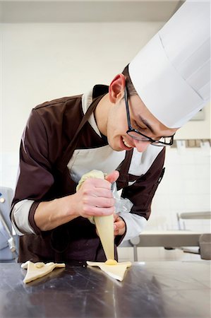 simsearch:649-06165027,k - Baker piping filling on dough Stock Photo - Premium Royalty-Free, Code: 614-08871084