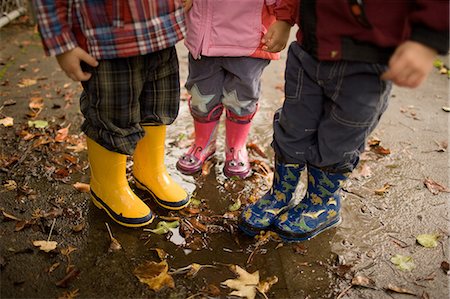 simsearch:614-07194719,k - Three children wearing wellington boots Foto de stock - Sin royalties Premium, Código: 614-08871966
